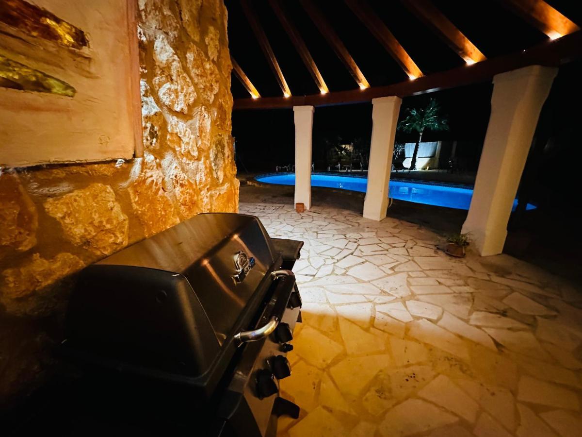 Villa Sanchez In Strandnahe Mit Pool, Jacuzzi, Klima, Wifi, Gas Bbq Santanyi