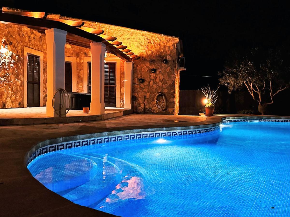 Sanchez In Strandnahe Mit Pool, Jacuzzi, Klima, Wifi, Gas Bbq Villa Santanyi